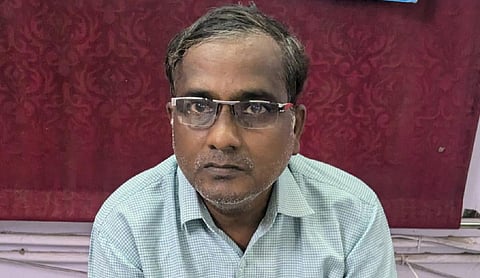 சார் பதிவாளர் நித்யானந்தம்.