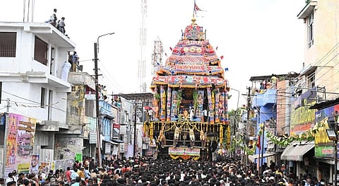 திருநெல்வேலி நெல்லையப்பர் கோயில் தேரோட்டத்தில் திரளான பக்தர்கள் வடம் பிடித்தனர் | படம்: என்.ராஜேஷ்