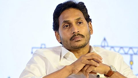 கட்சி அலுவலகத்துக்காக 42 ஏக்கர் நிலத்தை ஆக்கிரமித்து 33 ஆண்டுகளுக்கு குத்தகை: ஜெகன் ஆட்சியின் முறைகேடுகள் அம்பலம்