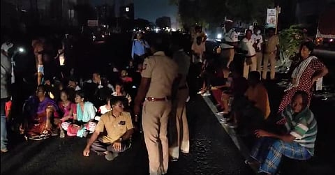 ஓயாத மின் வெட்டு: கூடுவாஞ்சேரி ஜிஎஸ்டி சாலையில் நள்ளிரவில் மக்கள் மறியல்