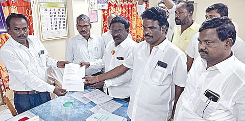 விக்கிரவாண்டி வாக்காளர் பட்டியலில் இறந்தவர்களின் பெயர்களை நீக்க வேண்டும்: பாமக தரப்பில் மனு