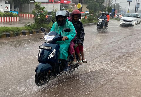 மங்களூருவில் பெய்த கனமழை. புகைப்படம் - மஞ்சுநாத்