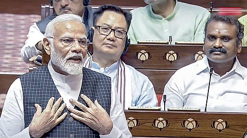 மாநிலங்களவையில் குடியரசுத் தலைவர் உரைக்கு நன்றி தெரிவிக்கும் தீர்மானம் மீதான விவாதத்துக்கு பதில் அளித்து நேற்று உரையாற்றிய பிரதமர் மோடி.படம்: பிடிஐ