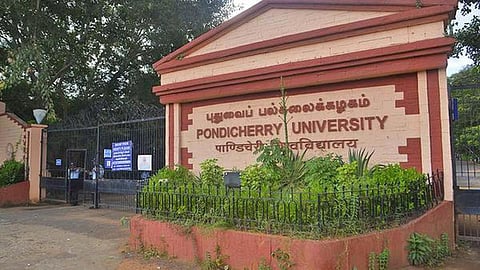 புதுச்சேரியில் இறுதி செமஸ்டர் விடைத்தாள் திருத்தும் பணி தொடங்காத அவலம்!