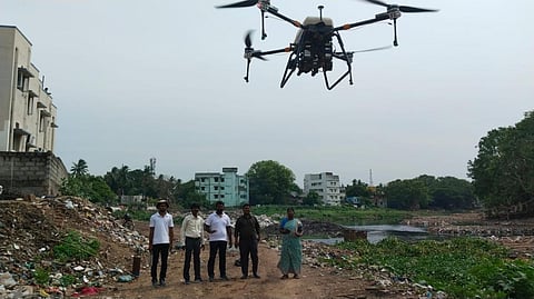 மாநகராட்சி சார்பில் ஆறுகள், கால்வாய்களில் ட்ரோன் மூலம் கொசுப்புழு ஒழிப்பு பணி: அதிகாரிகள் தகவல்