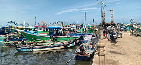 இலங்கை கடற்படையினர்