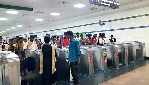 சுரங்க மெட்ரோ ரயில் நிலைய நுழைவு வாயில்களை வணிக கடைகளுடன் உருவாக்க திட்டம்