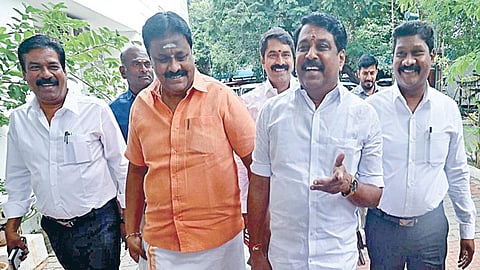 ரூ.4 கோடி பறிமுதல் செய்யப்பட்ட விவகாரம் தொடர்பாக, பாஜக எம்எல்ஏ நயினார் நாகேந்திரன், சென்னை எழும்பூரில் உள்ள  சிபிசிஐடி தலைமை அலுவலகத்தில் நேற்று ஆஜராக வந்தார்.படம்: ம.பிரபு