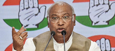 நாட்டில் வேலையின்மை விகிதம் 9.2%-ஐ எட்டியதாக காங்கிரஸ் விமர்சனம்