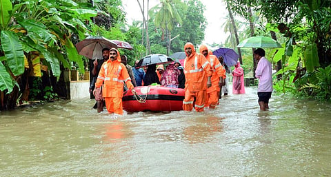 கனமழை காரணமாக கேரளாவில் பள்ளிகளுக்கு விடுமுறை: கர்நாடகாவுக்கு ரெட் அலர்ட்