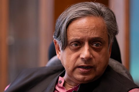 “கன்னடர் இடஒதுக்கீடு மசோதா கொண்டுவருவது அரசியல் சாசனத்துக்கு எதிரானது” - சசி தரூர் விமர்சனம்
