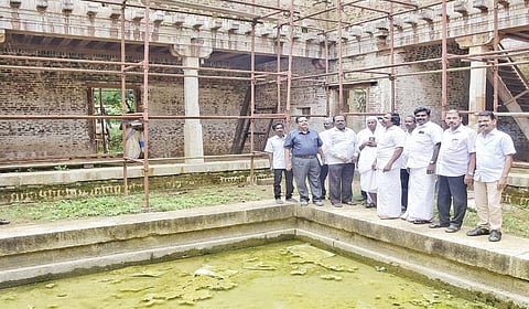 குமரி மாவட்டம் இரண்மனை அரண்மனை புனரமைப்பு பணிகளை அமைச்சர் மனோதங்கராஜ் நேற்று பார்வையிட்டு ஆய்வு மேற்கொண்டார்.