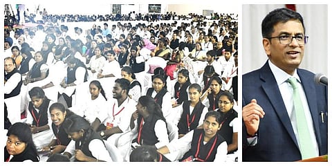 மதுரை தமுக்கம் மைதானத்தில் நடைபெற்ற உயர் நீதிமன்ற மதுரை கிளையின் 20-வது ஆண்டு நிறைவு விழாவில் உச்ச நீதிமன்ற தலைமை நீதிபதி டி.ஒய்.சந்திரசூட் உரையாற்றினார் | படங்கள்: எஸ்.கிருஷ்ணமூர்த்தி