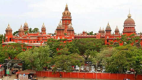 ரூ.1.50 கோடி இழப்பீடு வங்கி பெண் ஊழியர் வழக்கு: இஎஸ்ஐ மருத்துவமனை நிர்வாகம் பதிலளிக்க ஐகோர்ட் உத்தரவு