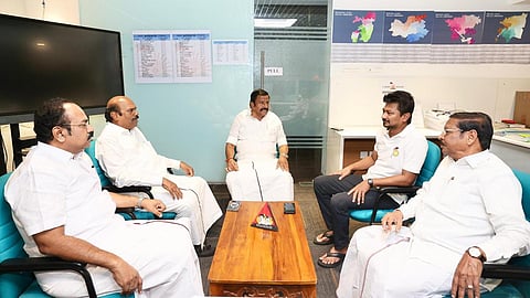 திமுக சட்டப்பேரவை தேர்தல் ஒருங்கிணைப்புக் குழுவின் முதல் கூட்டம்: மாவட்ட செயலாளர்களிடம் கருத்து கேட்க முடிவு