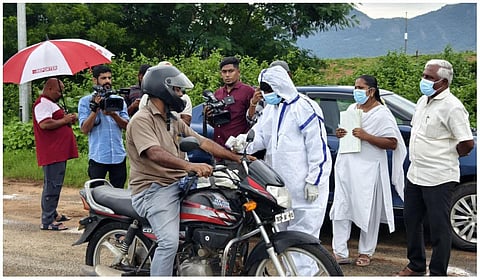 தமிழக - கேரளா எல்லைப் பகுதியில் கோவை மாவட்ட சுகாதார துறையினர் தீவிர சோதனை.