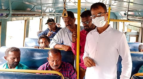 நிபா வைரஸ் பாதிப்பு எதிரொலி: கேரள எல்லை பகுதியில் தென்காசி சுகாதாரத் துறை தீவிர கண்காணிப்பு