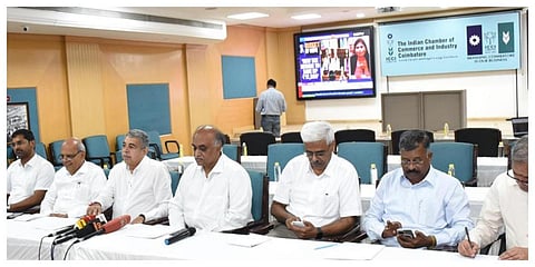 கோவையில் உள்ள இந்திய தொழில் வர்த்தக சபை வளாகத்தில் மத்திய பட்ஜெட் குறித்து  தொழில் துறையினர் செய்தியாளர்களைச் சந்தித்தனர்.  | படம்: ஜெ.மனோகரன்