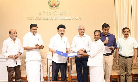 நாட்டுப்புற கலைஞர்களுக்கு ரூ.50 லட்சம் நலத்திட்ட உதவி: முதல்வர் ஸ்டாலின் வழங்கினார்