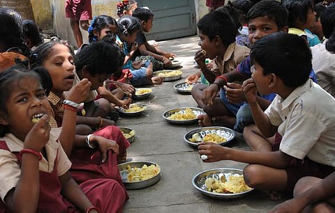 அரசு பள்ளிகளில் சத்துணவு சாப்பிடும் மாணவர் விவரங்களை சேகரிக்க உத்தரவு: ஆசிரியர்கள் அதிருப்தி