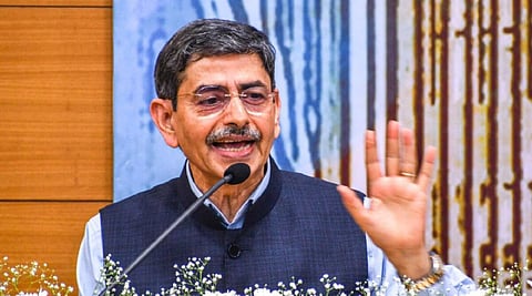 போலி பேராசிரியர்கள் நியமன விவகாரம்: அண்ணா பல்கலைக்கழக துணைவேந்தர் விளக்கம் அளிக்க ஆளுநர் உத்தரவு
