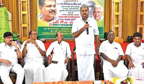 தமிழ் மாநில காங்கிரஸ் சென்னை மண்டல நிர்வாகிகளுடனான ஆலோசனைக் கூட்டம் கட்சியின் தலைவர்  ஜி.கே.வாசன் தலைமையில் தி.நகரில் நேற்று நடைபெற்றது. படம்: ம.பிரபு