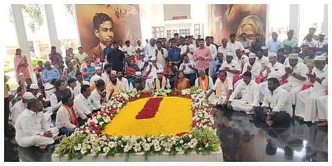 ராமேசுவரத்தில் உள்ள கலாம் தேசிய நினைவிடத்தில்  சிறப்பு பிரார்த்தனை நடைபெற்றது.