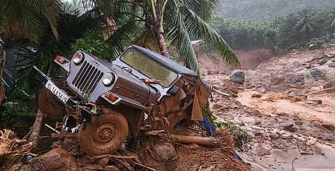 வயநாடு நிலச்சரிவில் 89 பேர் பலி; பலர் மாயம் - மீட்புப் பணிகளுக்கு விரைந்தது கடற்படை குழு