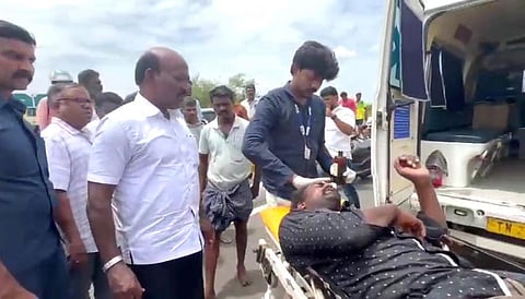 விபத்தில் சிக்கியவரை மீட்டு மருத்துவமனைக்கு அனுப்பிவைத்த அமைச்சர் மா.சுப்பிரமணியன்