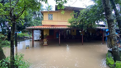 கர்நாடகாவில் தொடரும் கனமழை: 5 மாவட்டங்களுக்கு ‘ரெட் அலர்ட்’ 