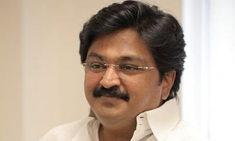 கொடுங்கையூர் பகுதியில் சாலையை ஆக்கிரமித்ததாக காங்கிரஸ் எம்எல்ஏ அசன் மவுலானா மீது புகார்