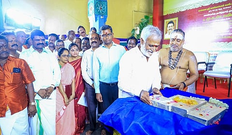 காளிகாம்பாள் கோயிலில் ரூ.2.17 கோடி செலவில் வெள்ளித் தேர்: அமைச்சர் சேகர்பாபு பணிகளை தொடங்கி வைத்தார்