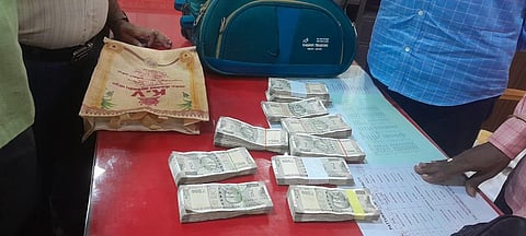 பட்டுக்கோட்டை நகராட்சி அலுவலகத்தில் லஞ்ச ஒழிப்பு துறை சோதனை: ரூ.6.54 லட்சம் சிக்கியது