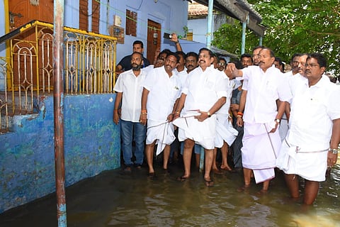 காவிரி வெள்ளப்பெருக்கால் பாதிப்பு: நாமக்கல்லில் கரையோர பகுதியில் இபிஎஸ் ஆய்வு