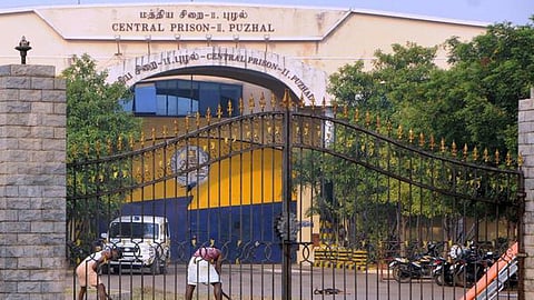 புழல் சிறையில் இருந்து 41 கைதிகள் செங்கல்பட்டு கிளை சிறைக்கு இடமாற்றம் - இட நெருக்கடி காரணம்