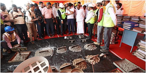 பல்வேறு சாலைப் பணிகளுக்கான சாத்தியக்கூறுகள் குறித்து அமைச்சர் எ.வ.வேலு மற்றும் அதிகாரிகளுடன் அமைச்சர் உதயநிதி ஸ்டாலின்  ஆய்வு செய்தார்.