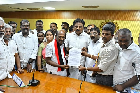 திருநெல்வேலி மாநகராட்சி மேயர் தேர்தலில் கட்சி தலைமையை மீறி வாக்களித்த 13 திமுக கவுன்சிலர்கள்