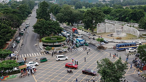 போக்குவரத்து அதிகம் இன்றி காணப்படும் டாக்காவின் மையப்பகுதி