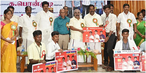 விழுப்புரம் மாவட்டத்தில் அமைச்சர் மஸ்தான் ‘தமிழ்ப் புதல்வன்’ திட்டத்தினை தொடங்கி வைத்து மாணவர்களுக்கு உதவித்தொகை வழங்கினார்.