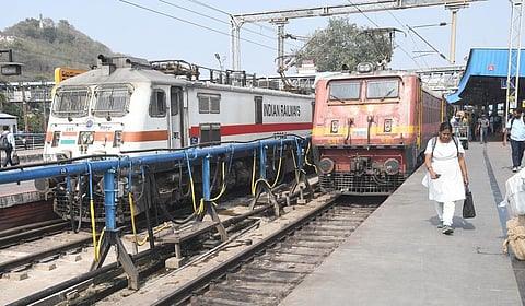 தாம்பரம் ரயில் நிலையத்தில் 3 நாட்களுக்கு விரைவு ரயில்கள் நிற்காது: தெற்கு ரயில்வே அறிவிப்பு
