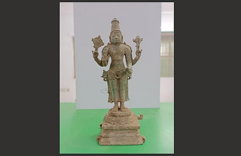 12 ஆண்டுகளாக மறைத்து வைத்து விற்க முயன்ற 2.5 அடி உயர பெருமாள் ஐம்பொன் சிலை மீட்பு: 7 பேர் கைது