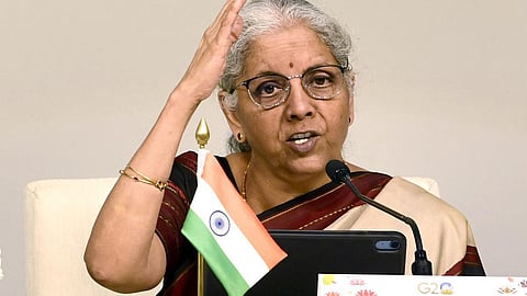 வங்கிகள் முதலீடுகளை ஈர்க்க வேண்டும்: மத்திய நிதியமைச்சர் அறிவுரை