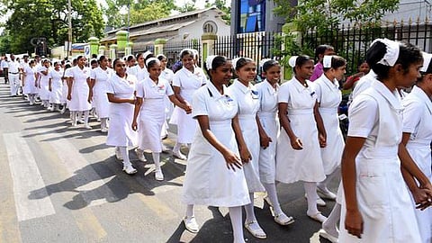 நர்சிங் கண்காணிப்பாளர், சுகாதார ஆய்வாளர் உள்ளிட்ட 1,376 பணி இடங்களை நிரப்ப போட்டி தேர்வு: ஆக.17 முதல் விண்ணப்பிக்கலாம்