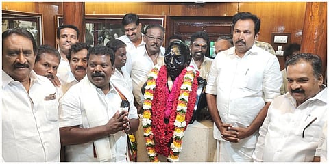 விருதுநகரில் உள்ள காமராஜர் இல்லத்தில் உள்ள அவரது  சிலைக்கு  தமிழ்நாடு காங்கிரஸ் தலைவர் செல்வப்பெருந்தகை மாலை அணிவித்து மரியாதை செலுத்தினார்.