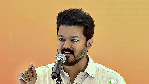 தமிழக வெற்றிக் கழகத்தின் கொடி, பாடல் இன்று அறிமுகம்: கட்சித் தலைவர் விஜய் அறிவிப்பு