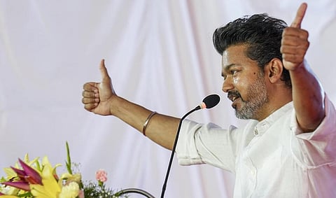 அரசியல் களம் காணும் தென்மாவட்ட நடிகர்கள் வரிசையில் விஜய்... ‘வெற்றி வாகை’ சூடுவாரா?