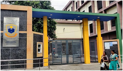 பழைய வண்ணாரப்பேட்டையில் உள்ள மாநகராட்சி பள்ளி
