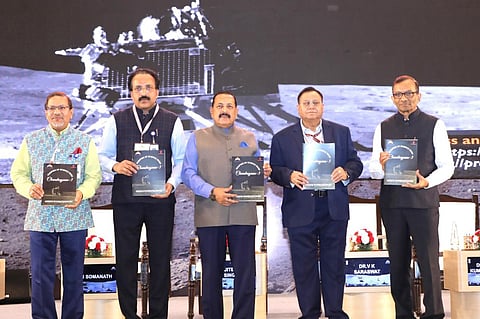 “2040-ல் நிலவின் மேற்பரப்பில் ஓர் இந்தியர் தரையிறங்குவார் - மத்திய இணை அமைச்சர் தகவல்