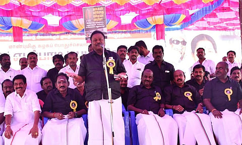 அதிமுக உண்ணாவிரத போராட்டத்தில் அமைச்சர் திண்டுக்கல் சீனிவாசன் | படம்: எஸ்.கிருஷ்ணமூர்த்தி.