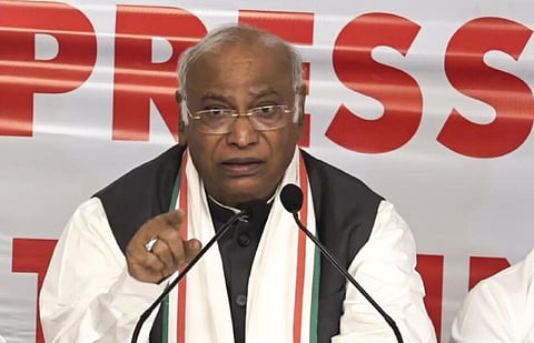 ‘‘யுபிஎஸ்-ன் ‘யு’ என்பது மோடி அரசின் யு - டர்ன்களை குறிக்கிறது’’ - மல்லிகார்ஜுன கார்கே